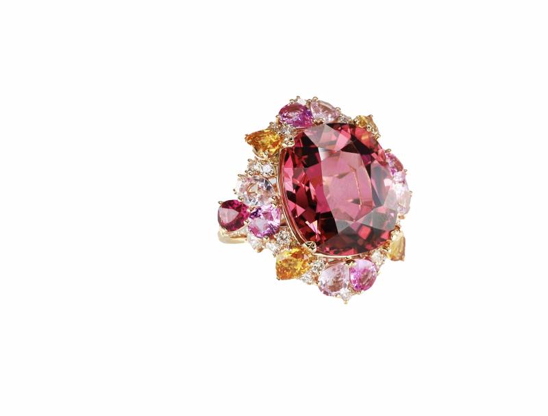 Bague or rose, tourmaline rose, rubellites, saphirs de couleurs et diamants