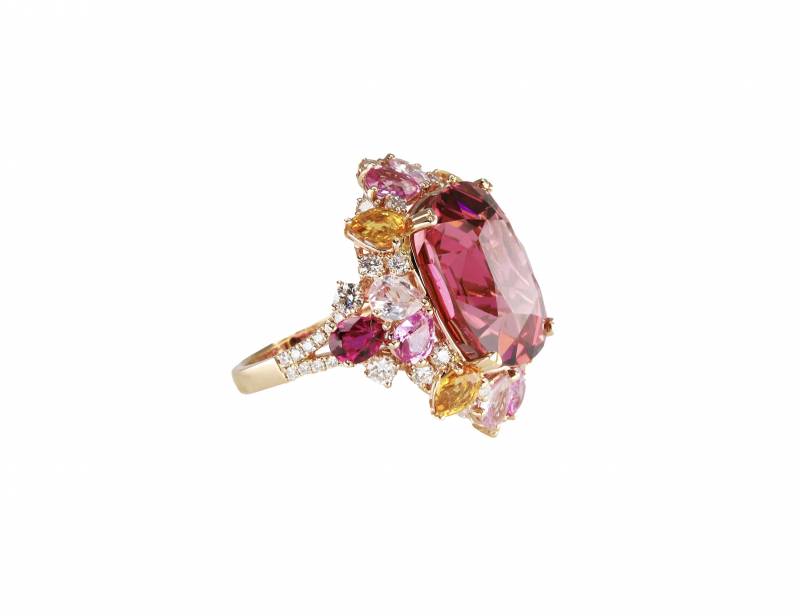 Bague or rose, tourmaline rose, rubellites, saphirs de couleurs et diamants