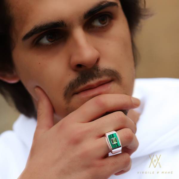 chevalière, homme, oeil de tigre, malachite, lapis lazuli, onyx, signetring, bague, bordeaux, mode, cadeau, look, précieux, diamant, style, passion, création, pierres, mannequin, shooting, photos, photo